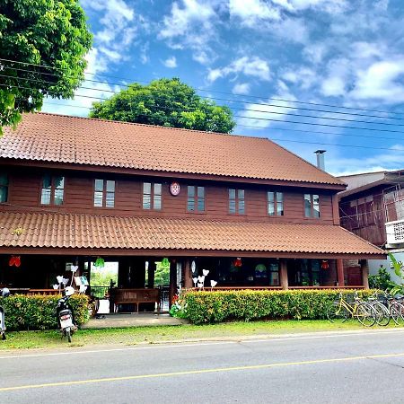 Riverhouse Hotel Mae Sariang Extérieur photo